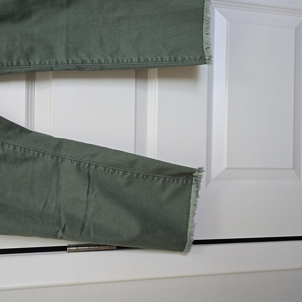 Loft capris - Picture 9 of 12